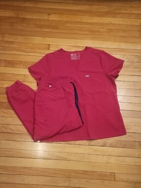 Figs Scrub Top and Pants in Bright Pink